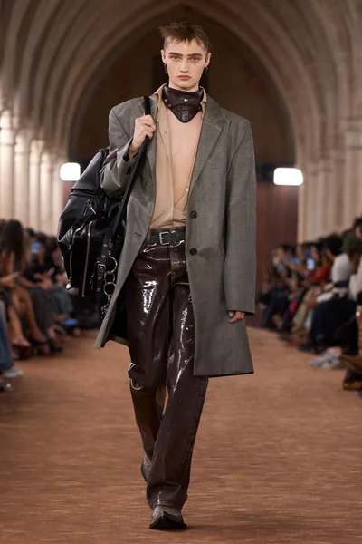 Look 17